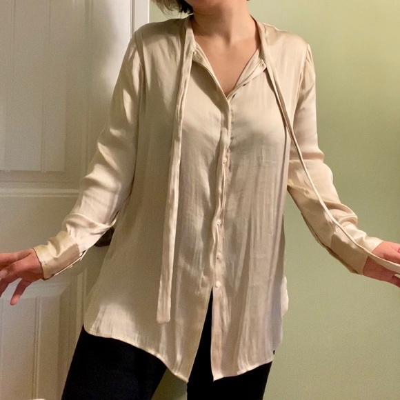 BANANA REPUBLIC Satin Long Sleeve (size M) - Picture 2 of 10